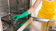 Zistite, ako rýchlo vyčistiť umývačku riadu: jedlá sóda alebo ocot pre dosiahnutie dokonalého výsledku.