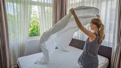 Ako často a prečo je potrebné neustále meniť posteľnú bielizeň pre dospelých, deti a ľudí trpiacich alergiou?