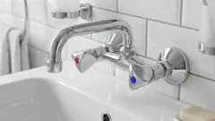 Prečo je studená voda vždy napravo a čo sa stane, keď to urobíte naopak: nemožno zmeniť miesta studenej a teplej vody?